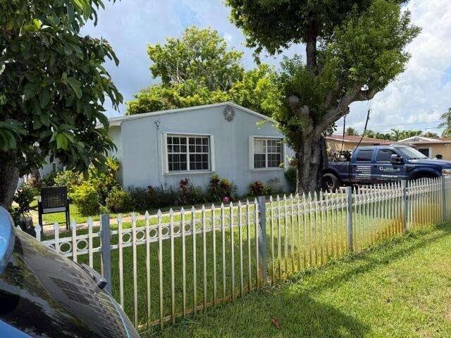 2227 Wiley, Hollywood, FL 33020 - For Sale photo 2