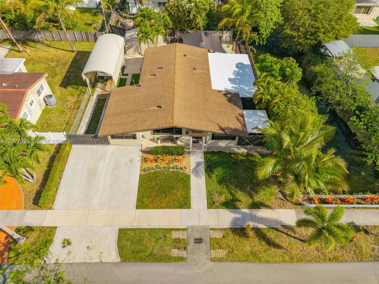 2485 214th St, Miami, FL 33180 - For Sale photo 2