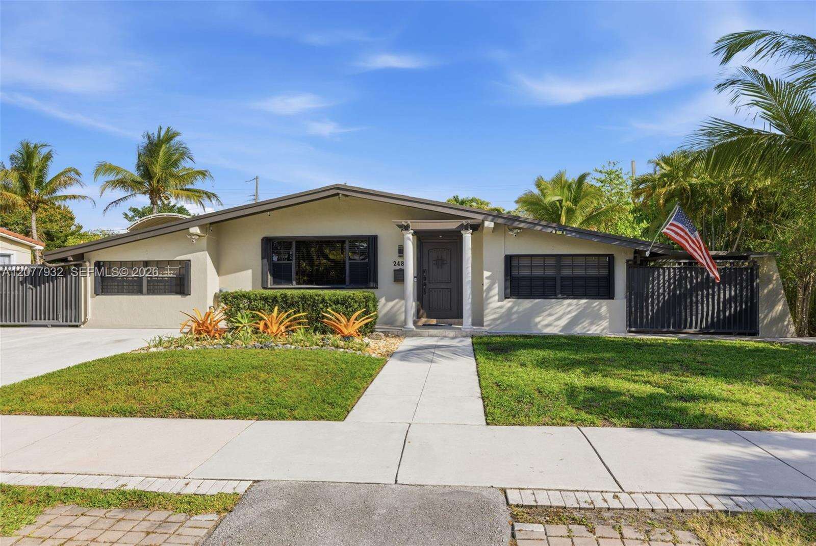 2485 214th St, Miami, FL 33180 - For Sale photo 3