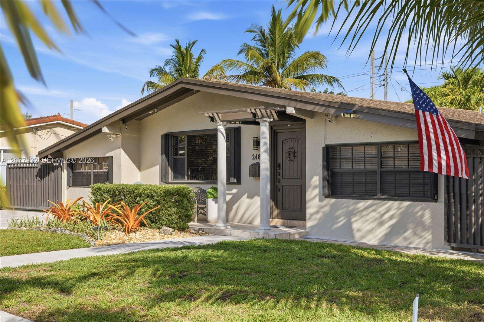 2485 214th St, Miami, FL 33180 - For Sale photo 4