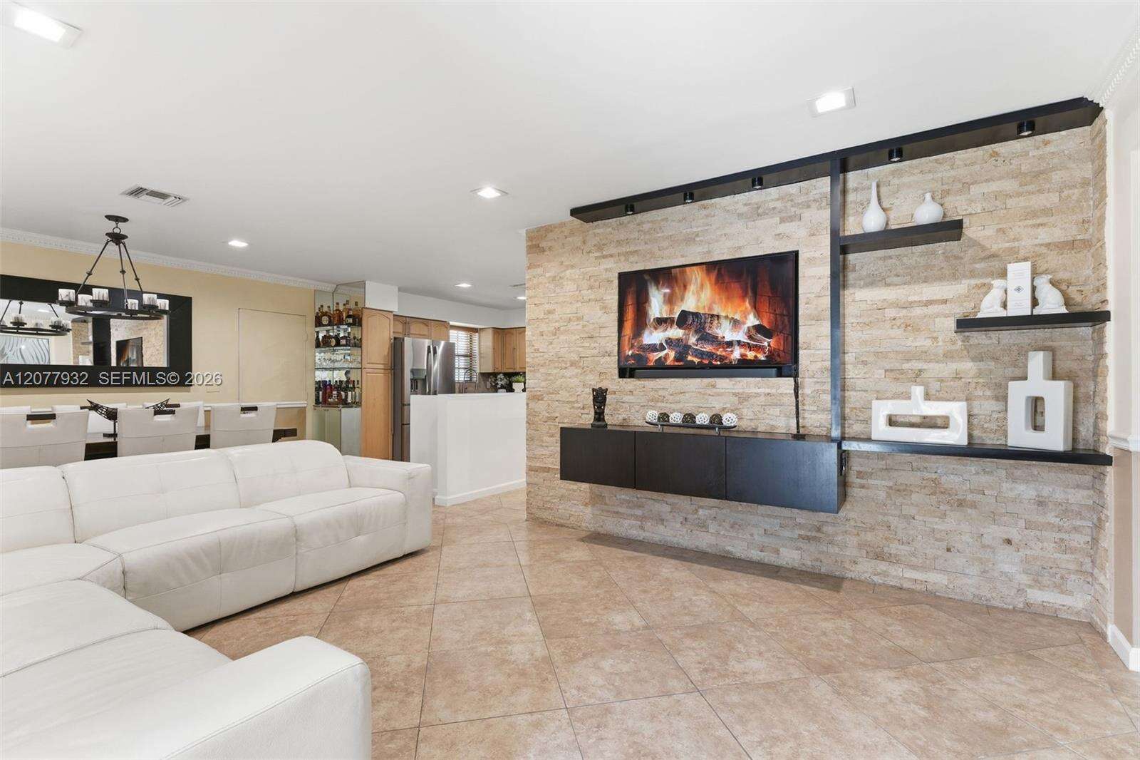2485 214th St, Miami, FL 33180 - For Sale photo 5