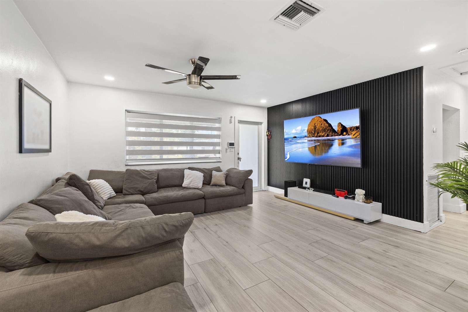 3230 Roosevelt, Hollywood, FL 33021 - For Sale photo 8