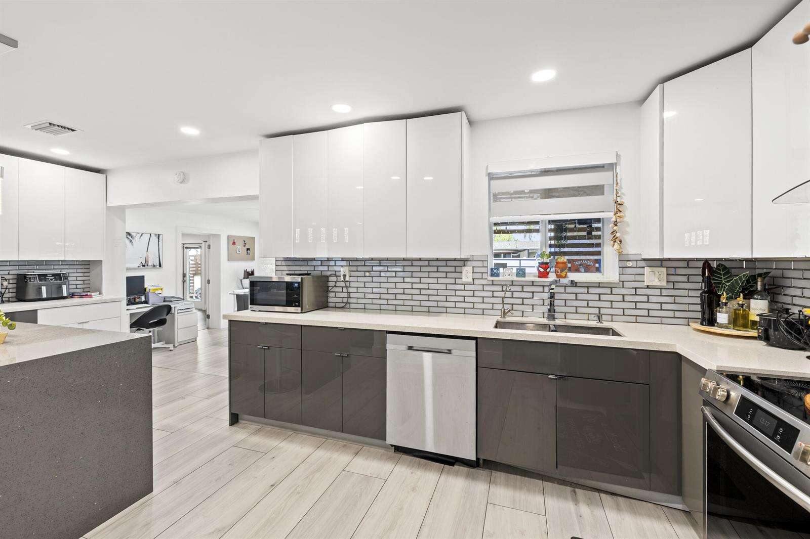 3230 Roosevelt, Hollywood, FL 33021 - For Sale photo 9
