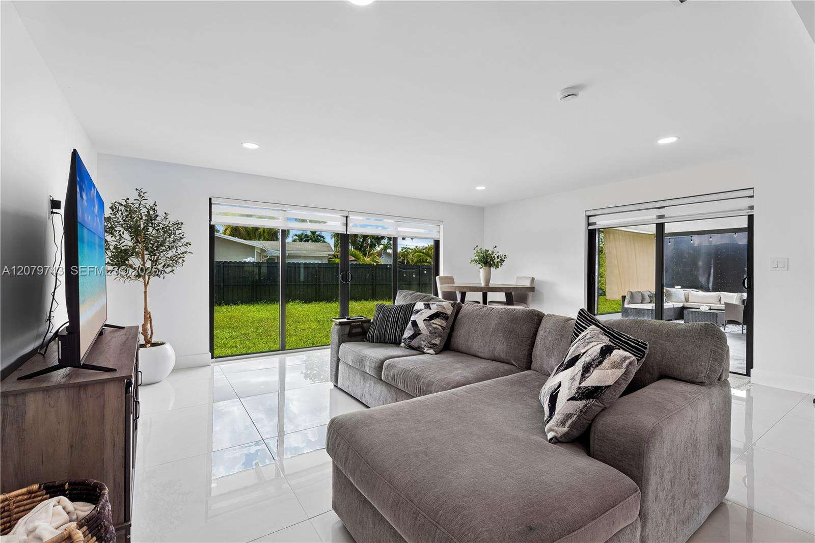 620 98th Ave, Pembroke Pines, FL 33024 - For Sale photo 14