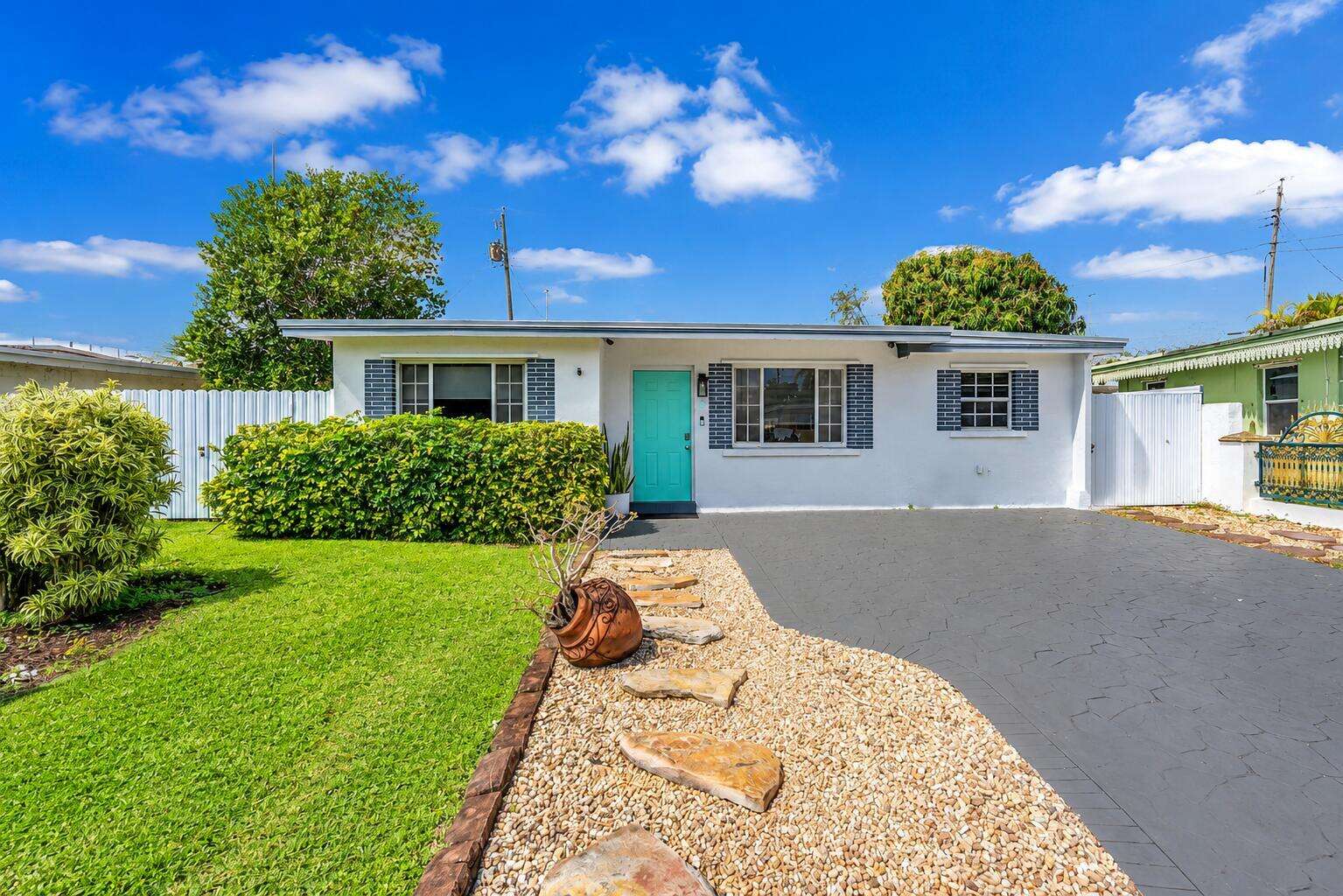 404 62nd, Hollywood, FL 33023 - For Sale photo 1
