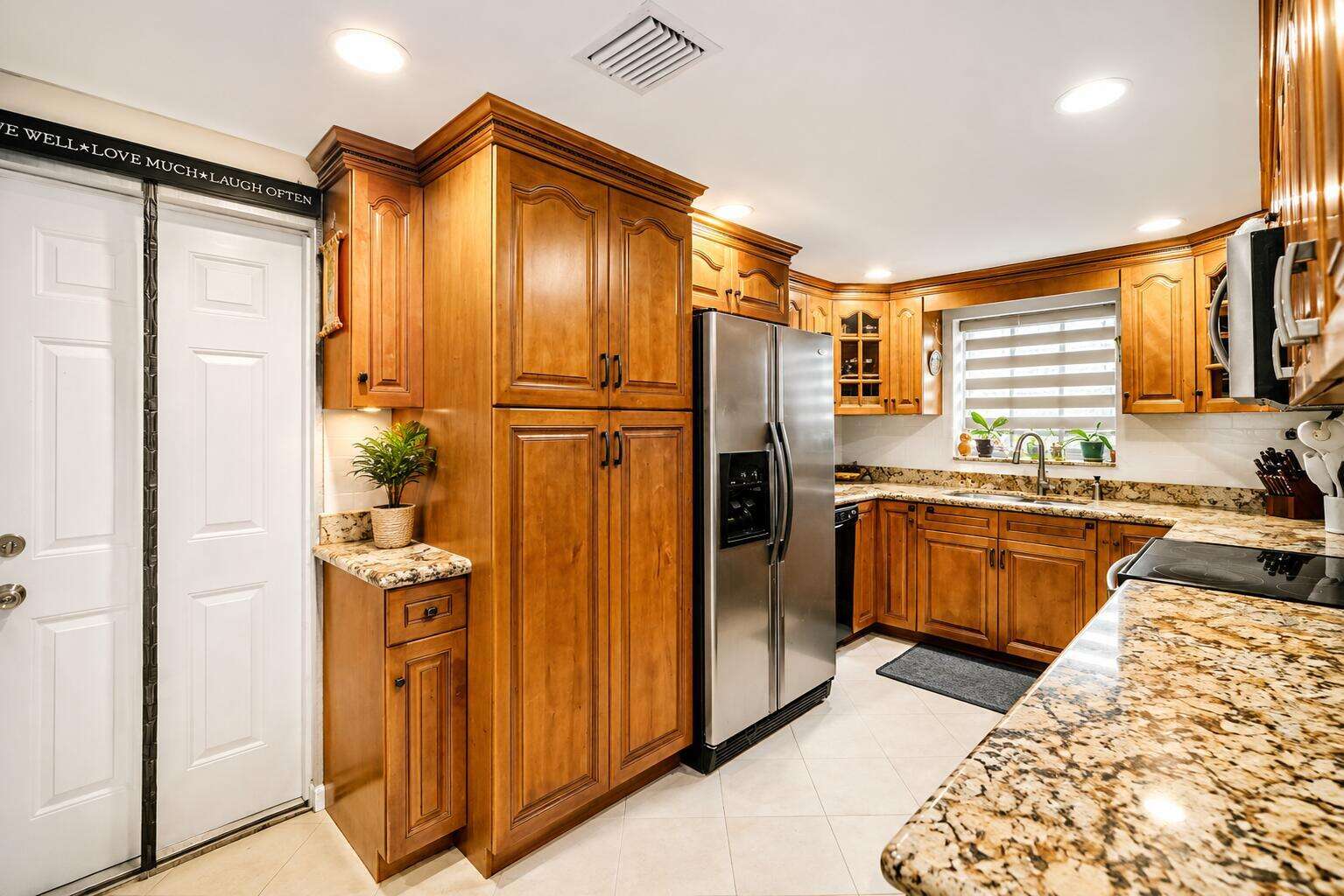 404 62nd, Hollywood, FL 33023 - For Sale photo 2