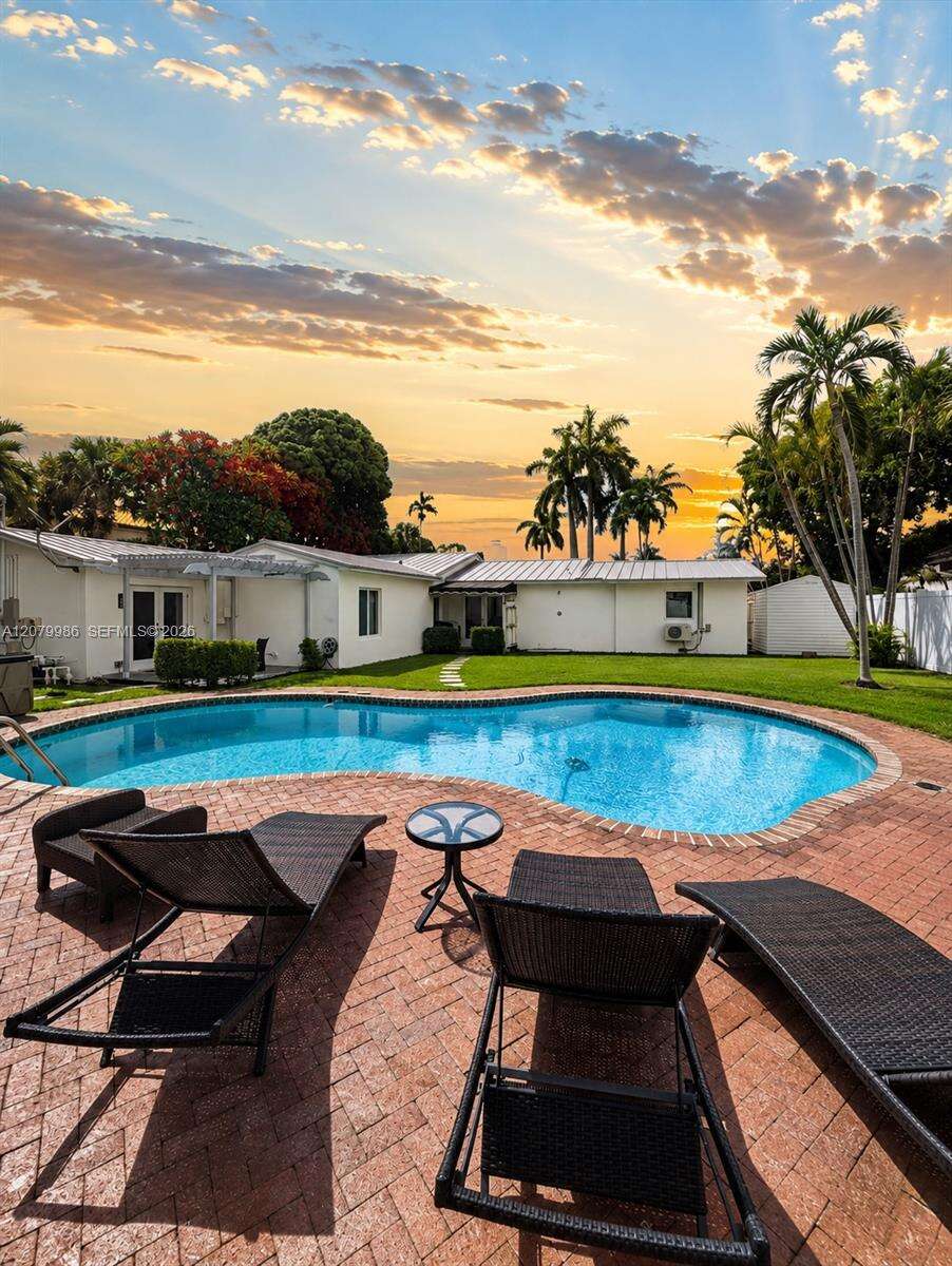 2421 13th St, Fort Lauderdale, FL 33304 - For Sale photo 2