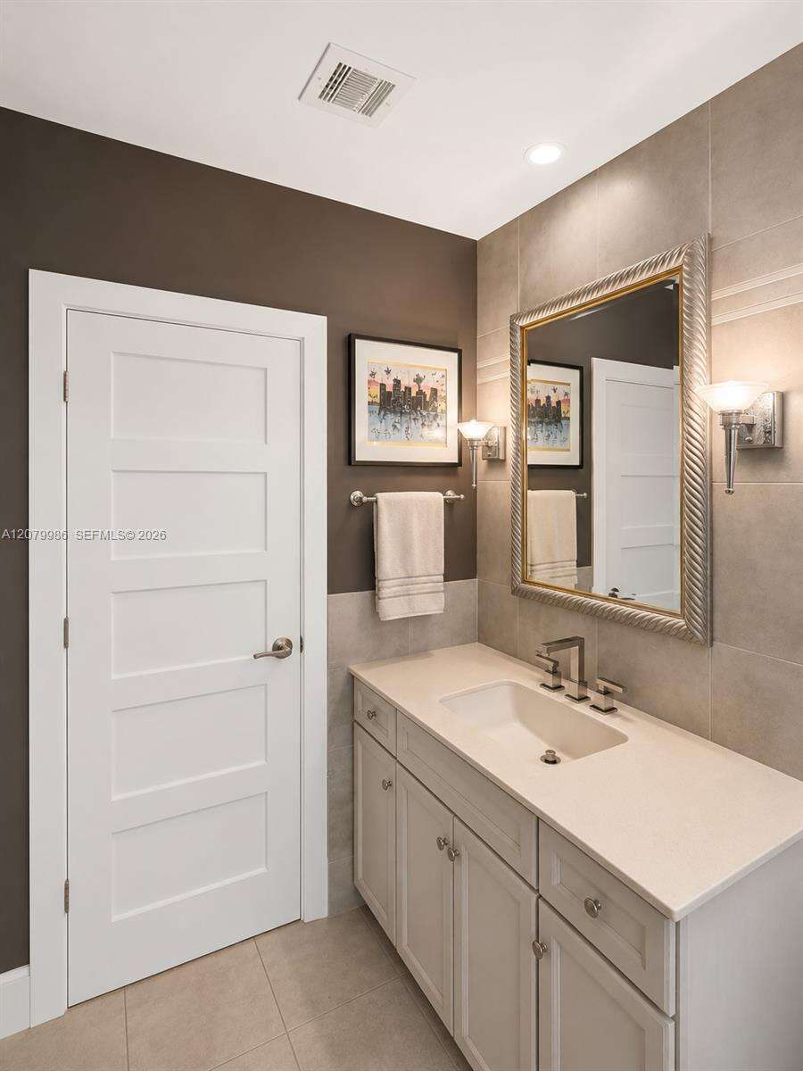 2421 13th St, Fort Lauderdale, FL 33304 - For Sale photo 14