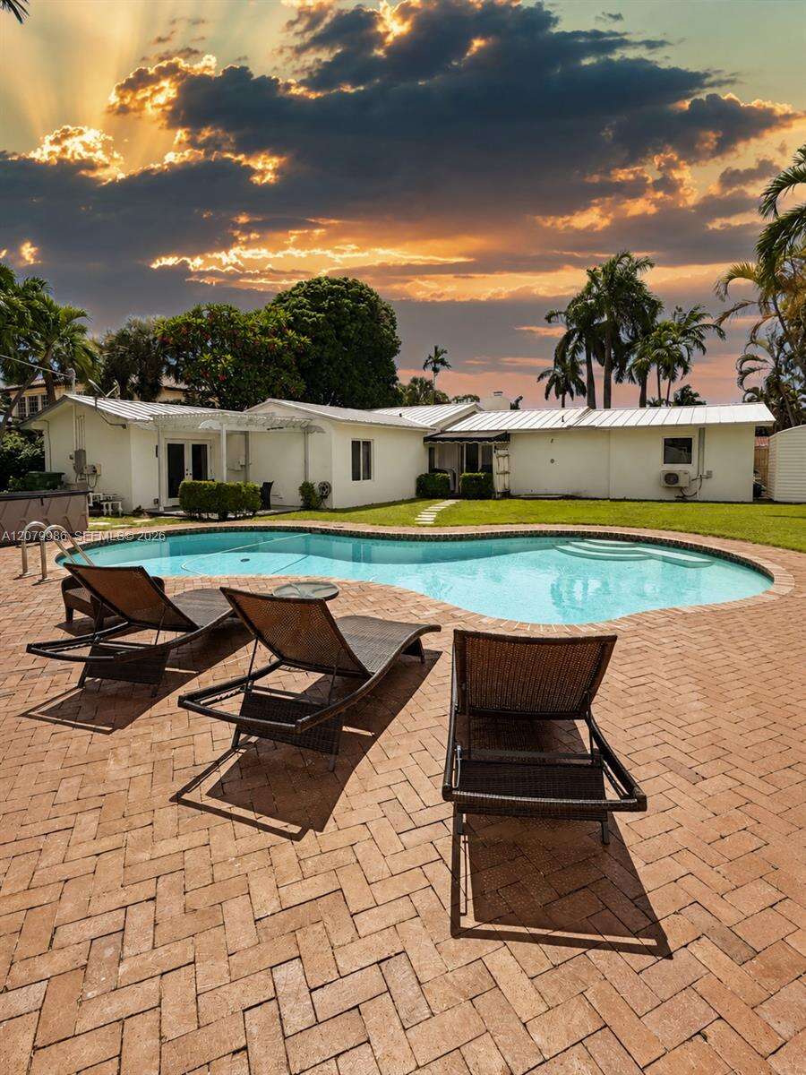 2421 13th St, Fort Lauderdale, FL 33304 - For Sale photo 3