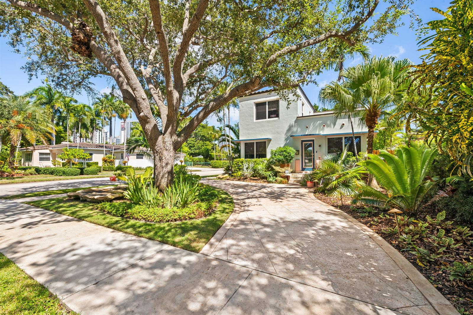 1555 Monroe, Hollywood, FL 33020 - For Sale photo 2