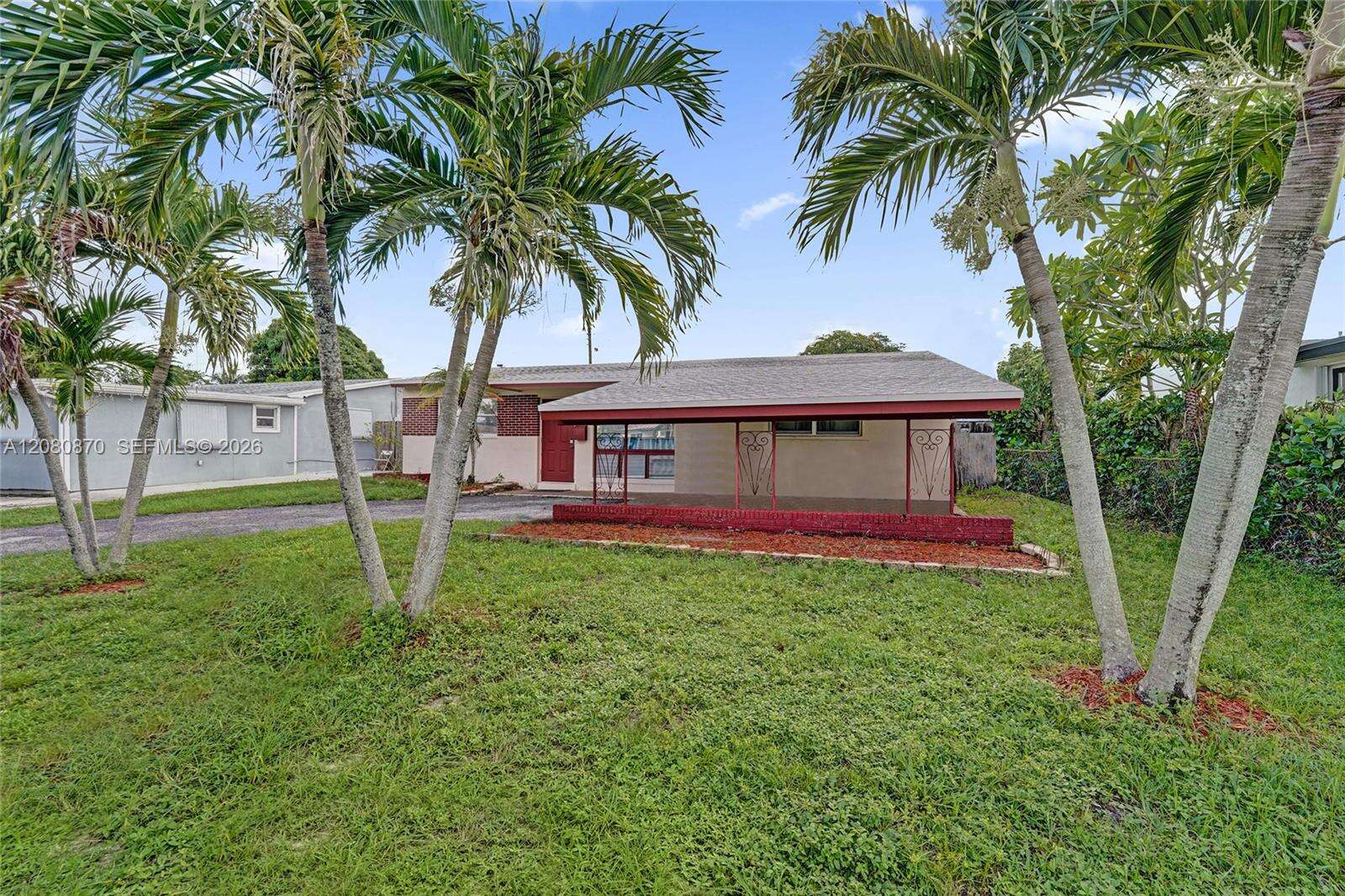 541 70th Ter, Hollywood, FL 33024 - For Sale photo 2