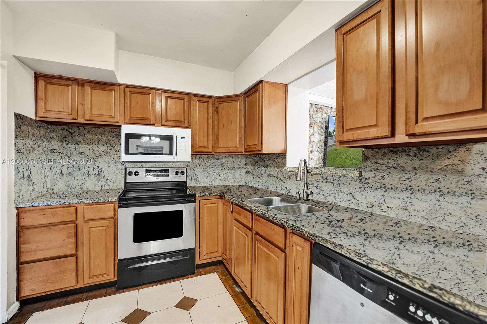 541 70th Ter, Hollywood, FL 33024 - For Sale photo 14