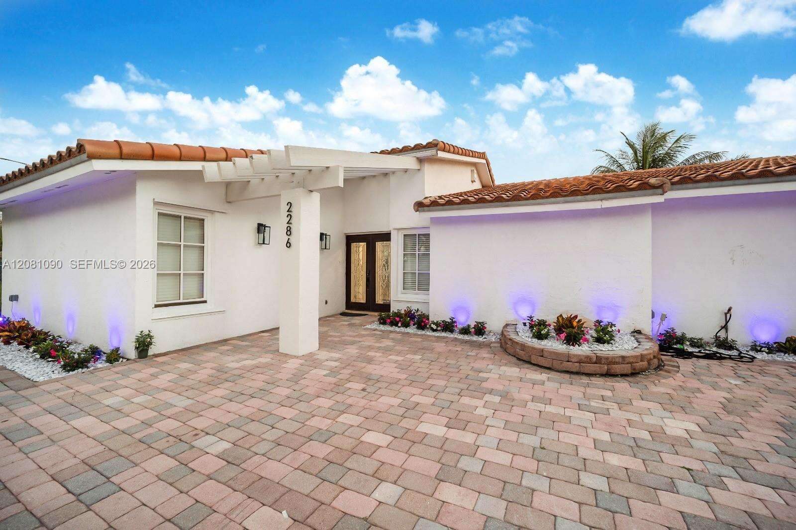 2286 215th St, Miami, FL 33180 - For Sale photo 2