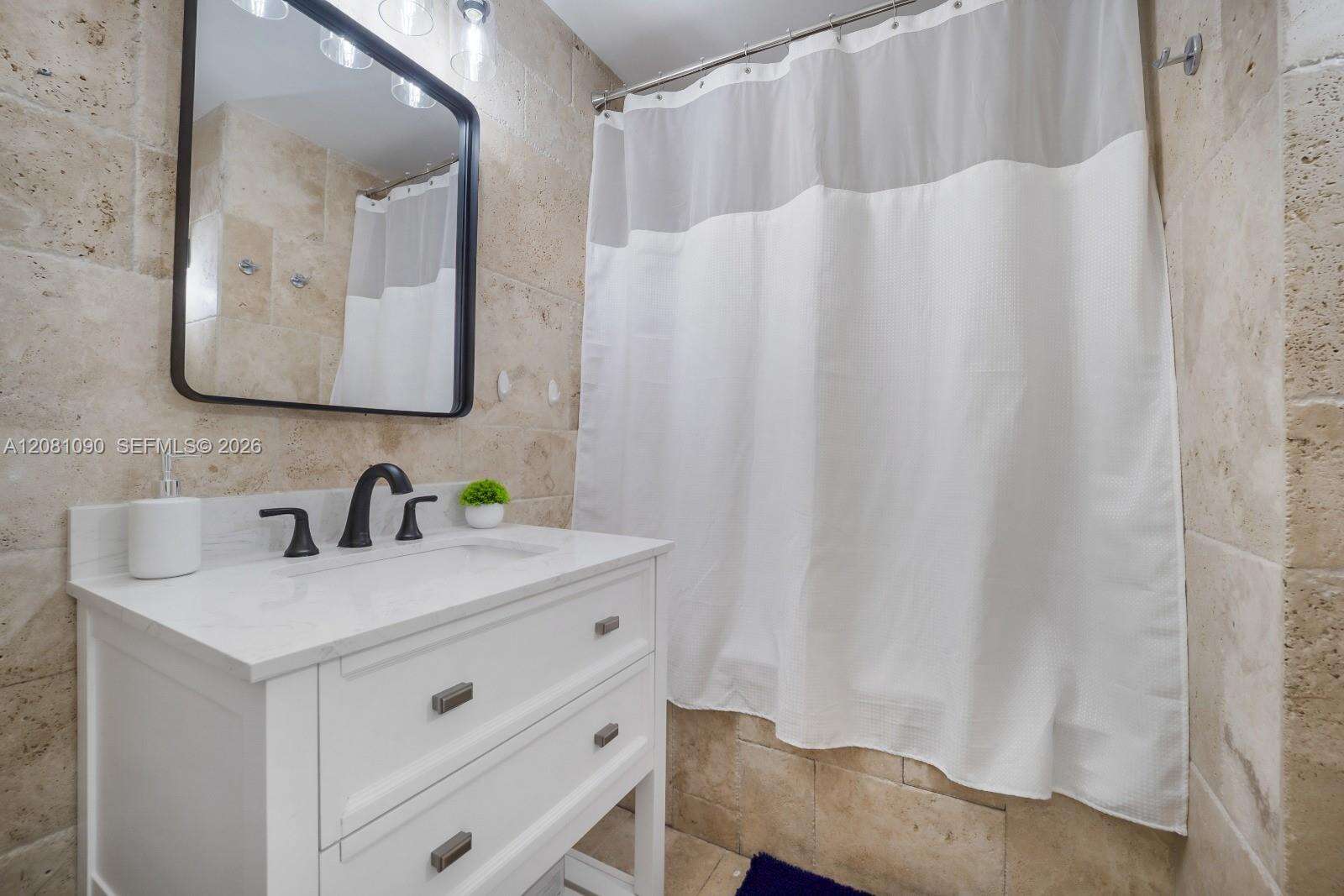 2286 215th St, Miami, FL 33180 - For Sale photo 22