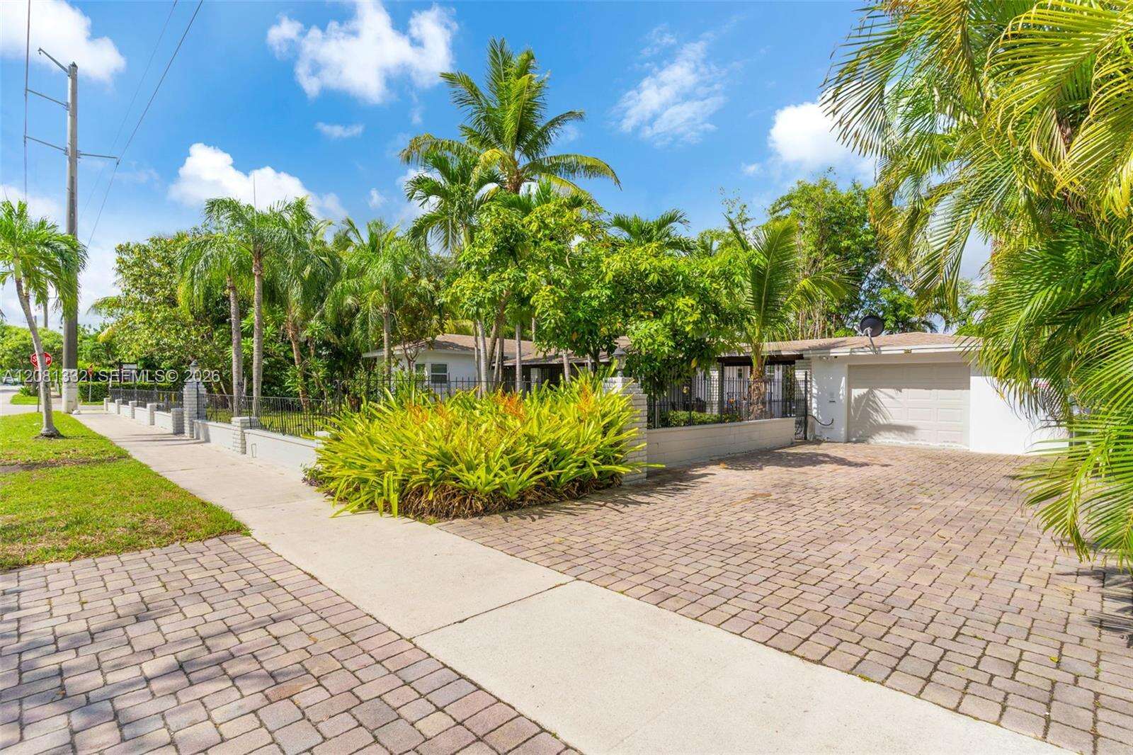 2407 Washington St, Hollywood, FL 33020 - For Sale photo 2