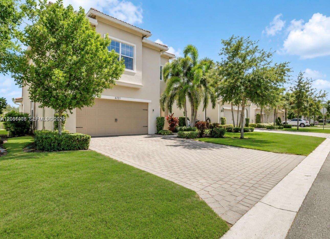 4729 Greenway Dr, Hollywood, FL 33021 - For Sale photo 2
