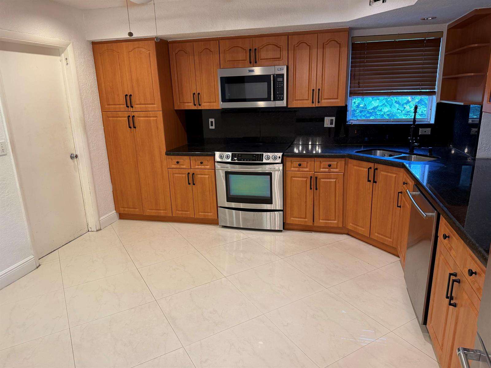 5501 Monroe, Hollywood, FL 33021 - For Sale photo 5