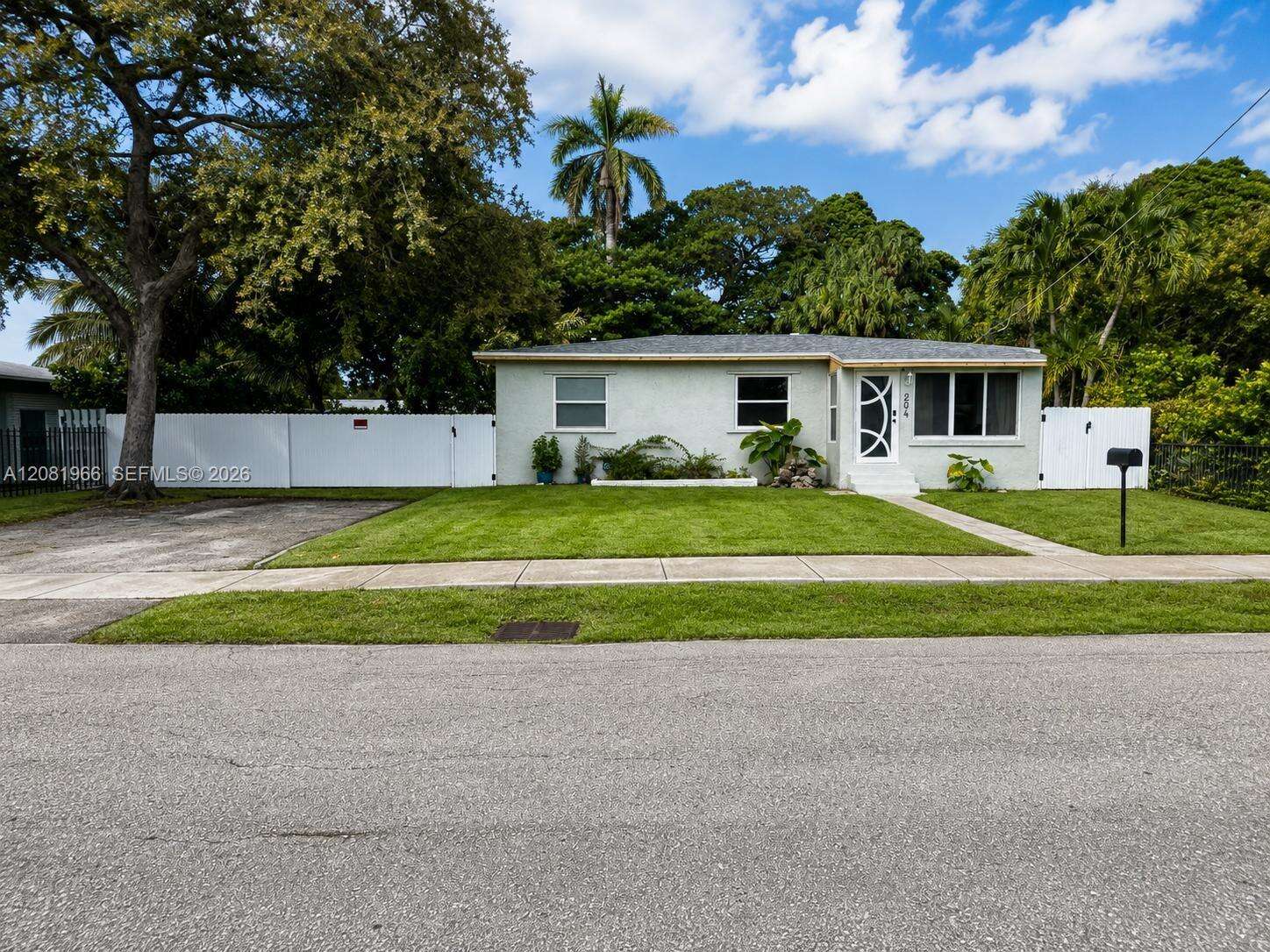 204 7th Ave, Hallandale Beach, FL 33009 - For Sale photo 2