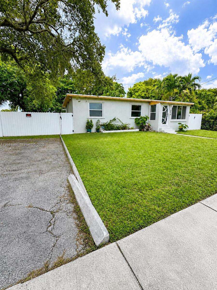 204 7th Ave, Hallandale Beach, FL 33009 - For Sale photo 3