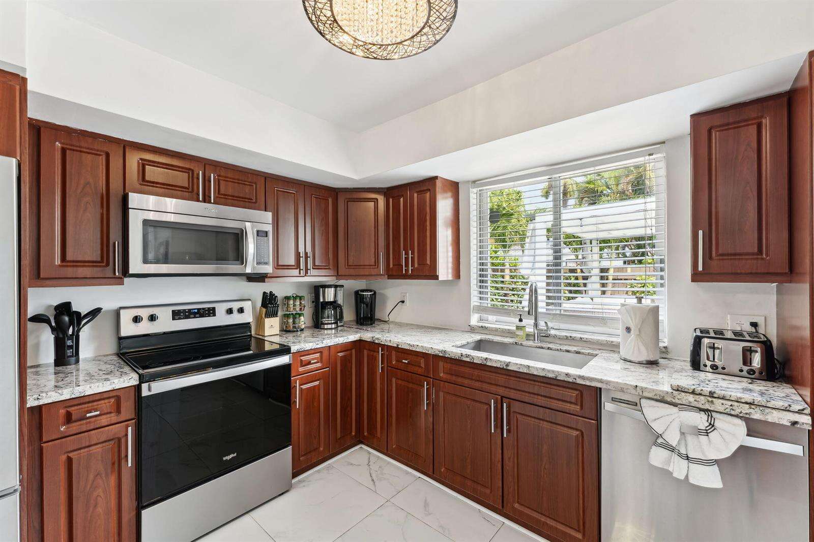 1243 Garfield, Hollywood, FL 33019 - For Sale photo 5
