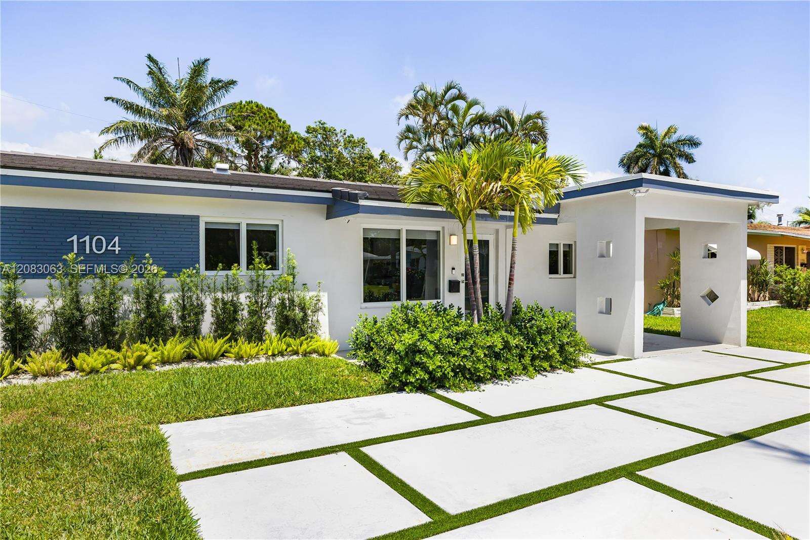 1104 13th Ter, Hollywood, FL 33019 - For Sale photo 2