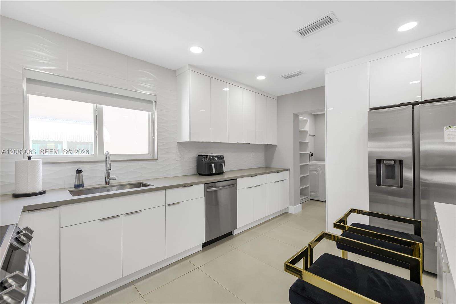 1104 13th Ter, Hollywood, FL 33019 - For Sale photo 11