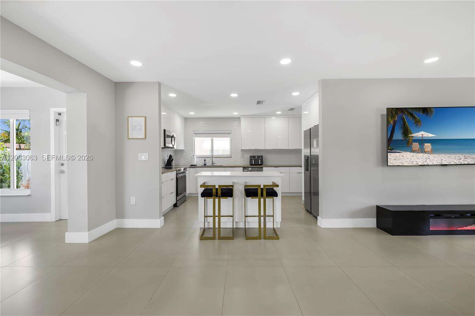 1104 13th Ter, Hollywood, FL 33019 - For Sale photo 8