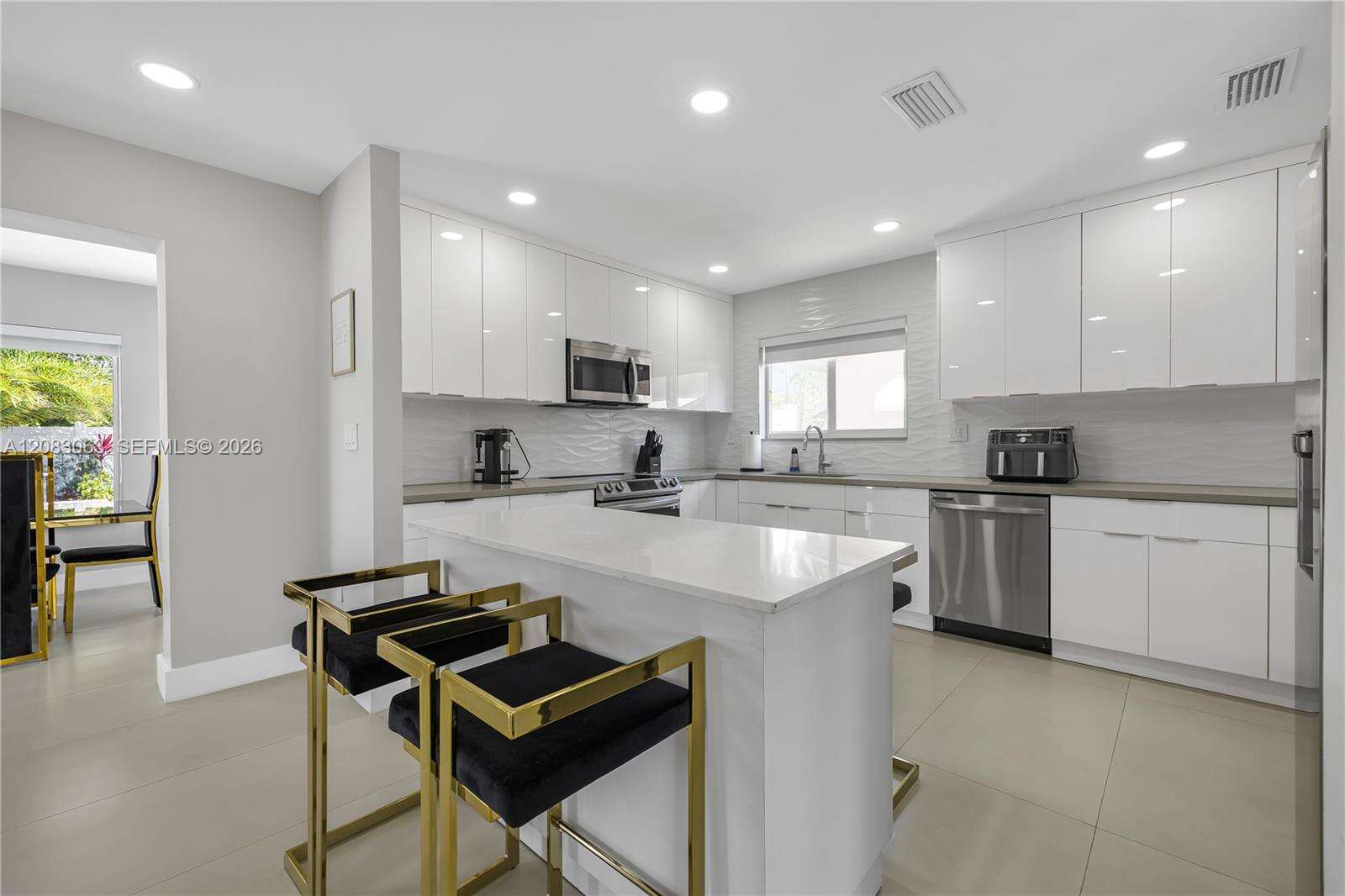 1104 13th Ter, Hollywood, FL 33019 - For Sale photo 9
