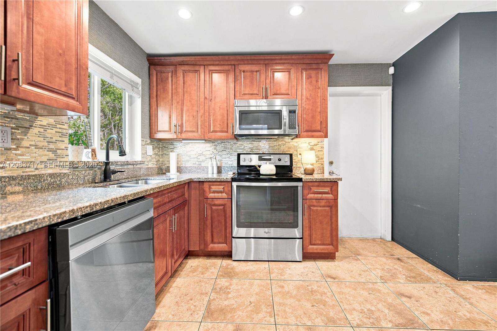 1119 Buchanan St, Hollywood, FL 33019 - For Sale photo 8