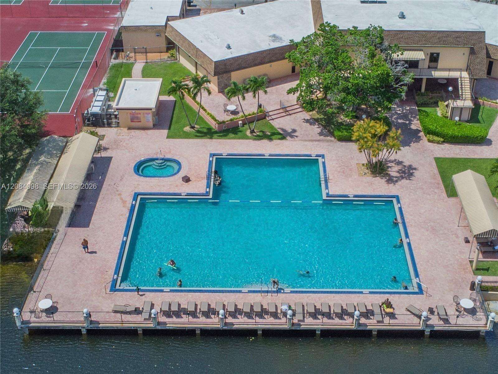 332 Briarwood Cir, Hollywood, FL 33024 - For Sale photo 22