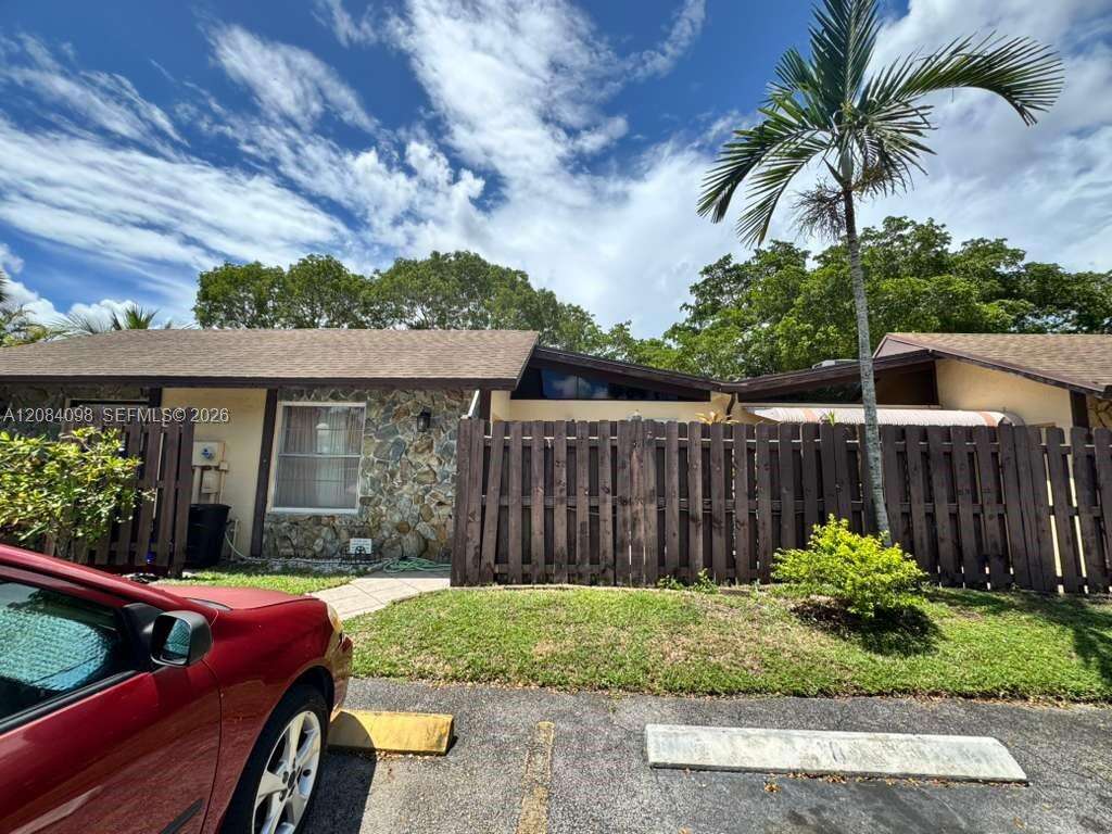 332 Briarwood Cir, Hollywood, FL 33024 - For Sale photo 4