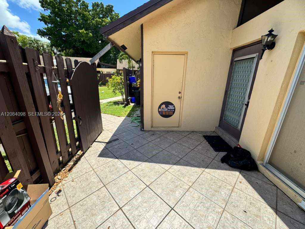 332 Briarwood Cir, Hollywood, FL 33024 - For Sale photo 5