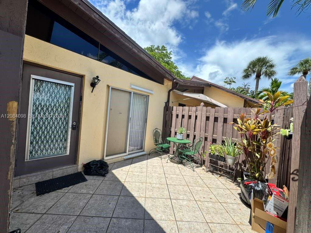 332 Briarwood Cir, Hollywood, FL 33024 - For Sale photo 6