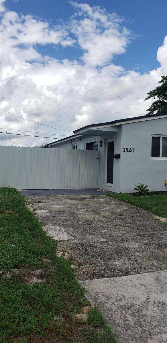 1520 68th, Hollywood, FL 33024 - For Sale photo 2