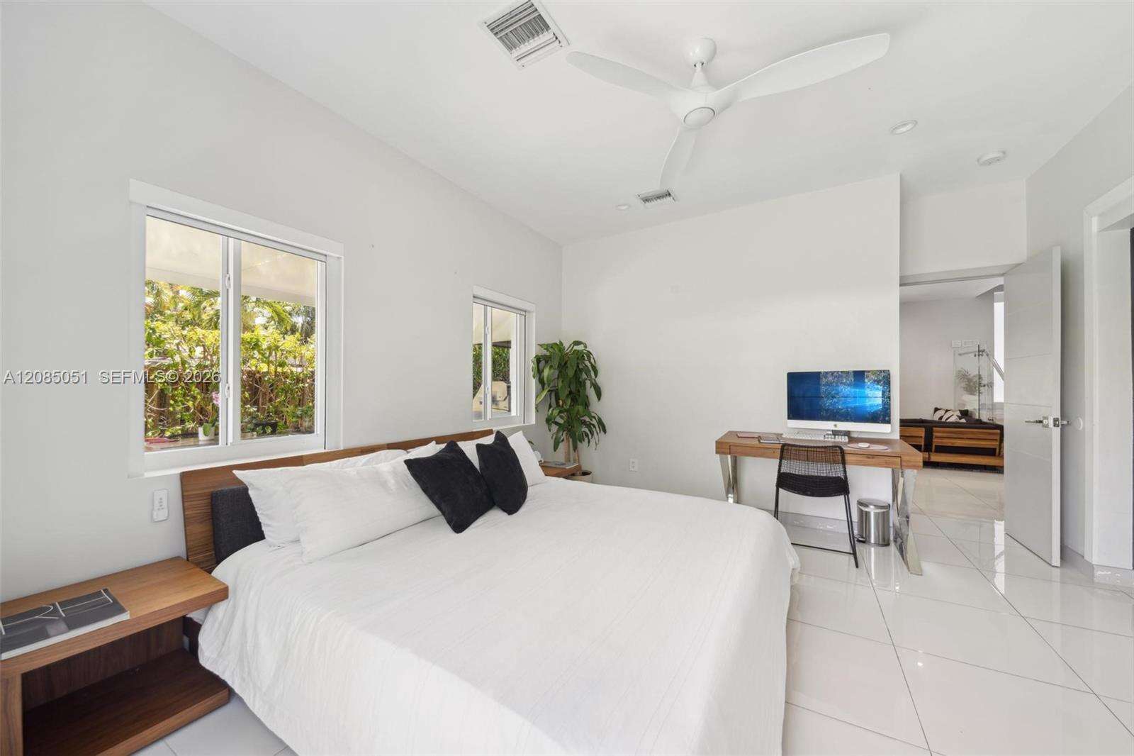 2615 213th St, Miami, FL 33180 - For Sale photo 11