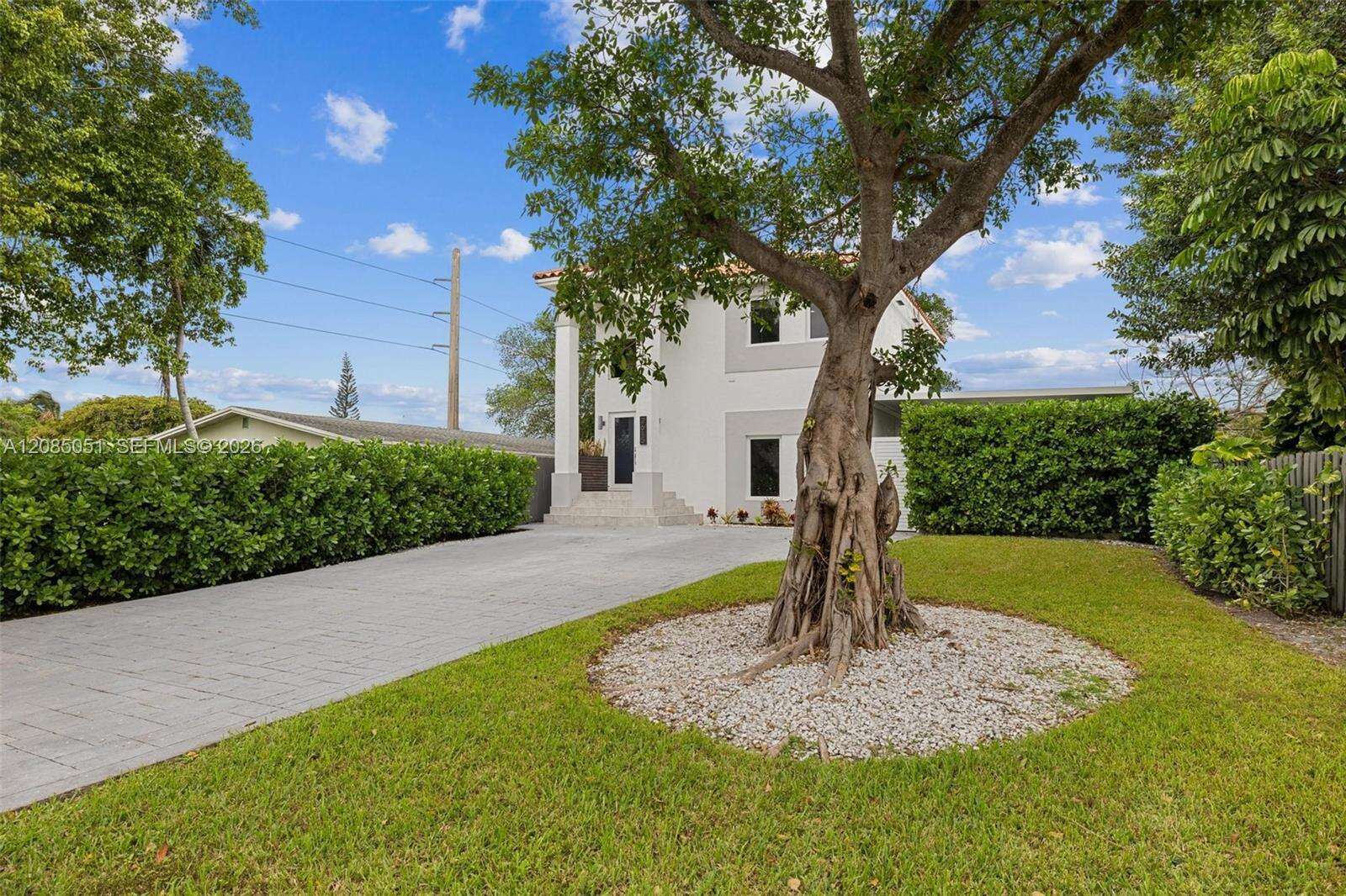 2615 213th St, Miami, FL 33180 - For Sale photo 26