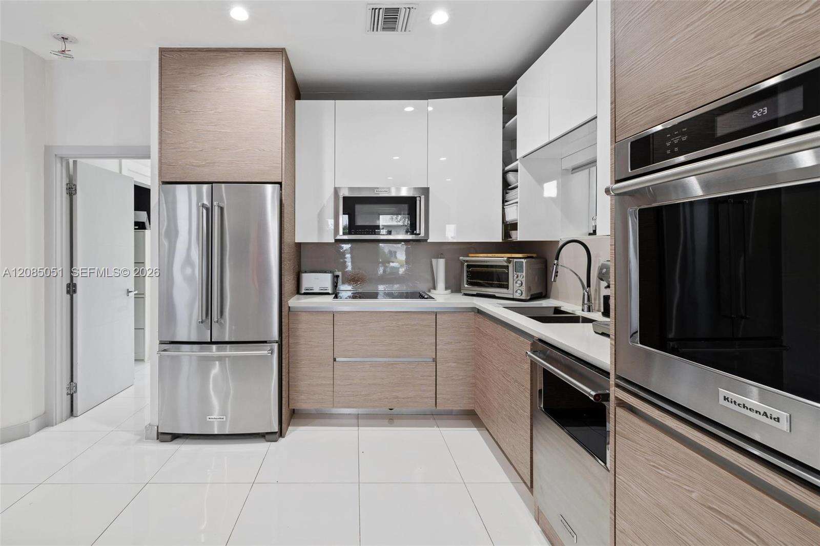 2615 213th St, Miami, FL 33180 - For Sale photo 6