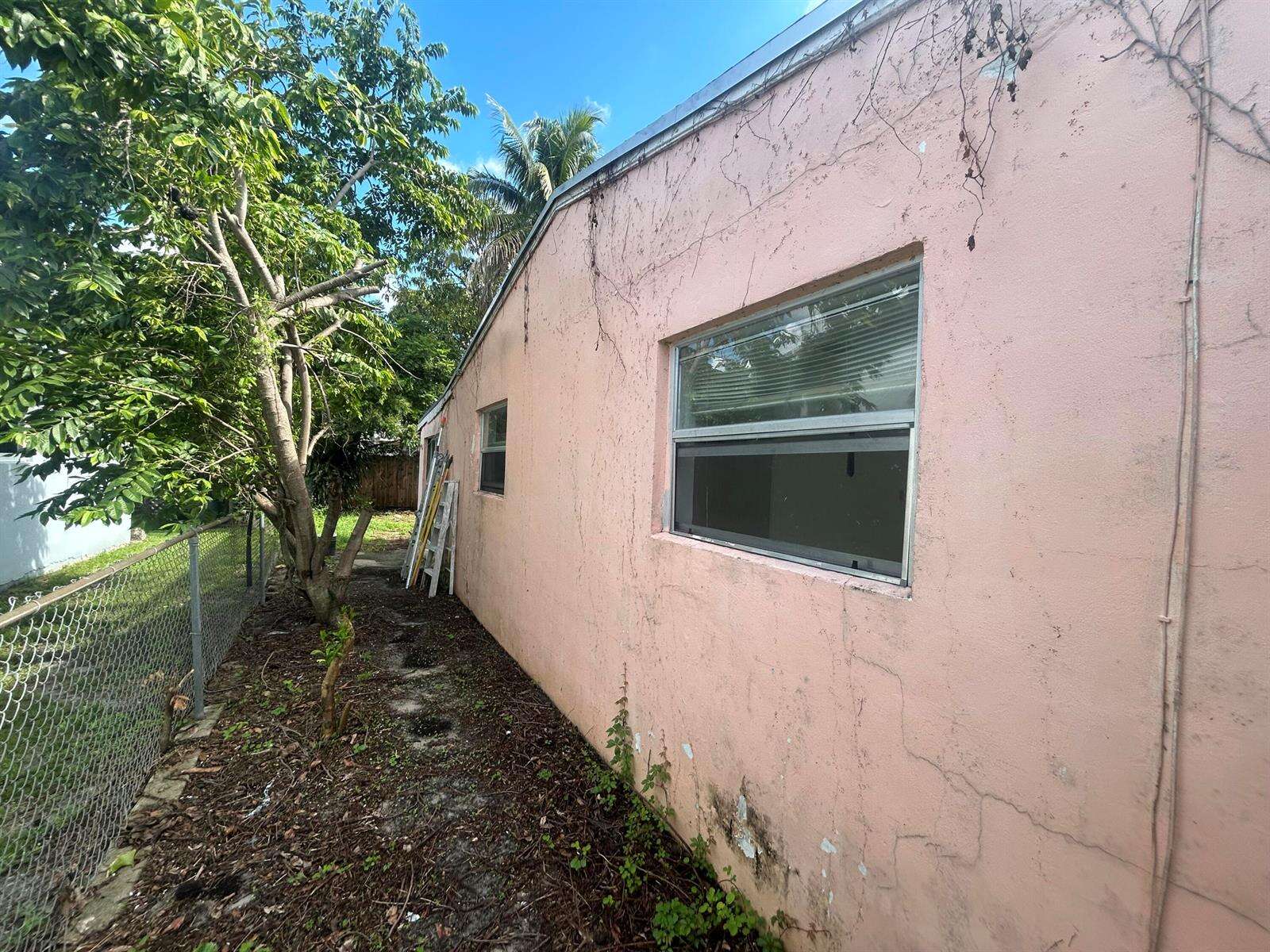 6831 Scott, Hollywood, FL 33024 - For Sale photo 2