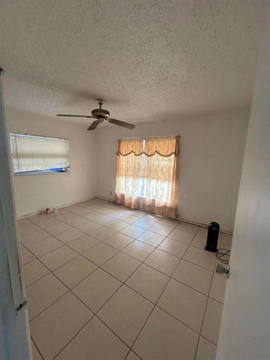 6831 Scott, Hollywood, FL 33024 - For Sale photo 8