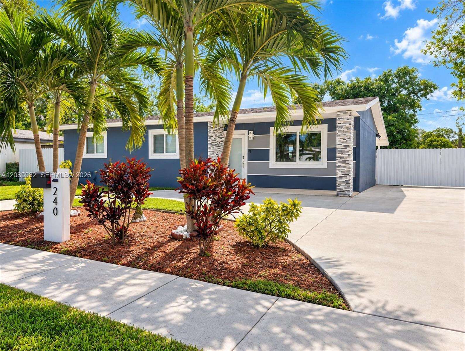 240 68th Ave, Hollywood, FL 33024 - For Sale photo 1