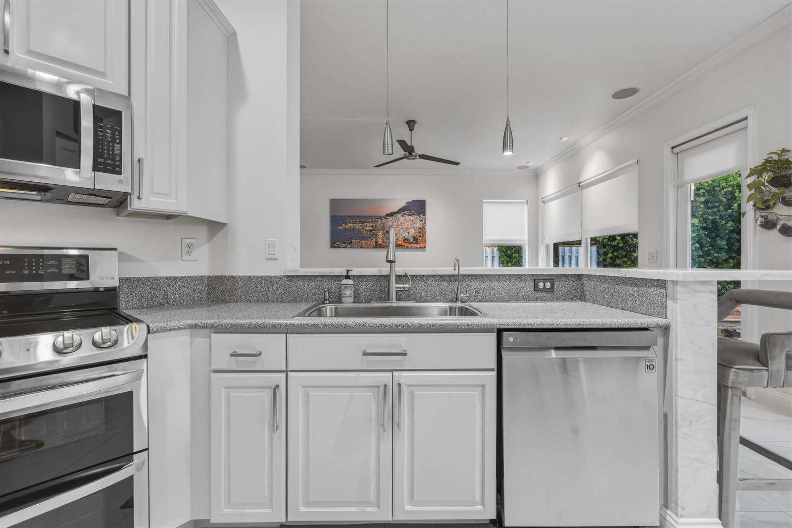 7372 18th, Pembroke Pines, FL 33024 - For Sale photo 20