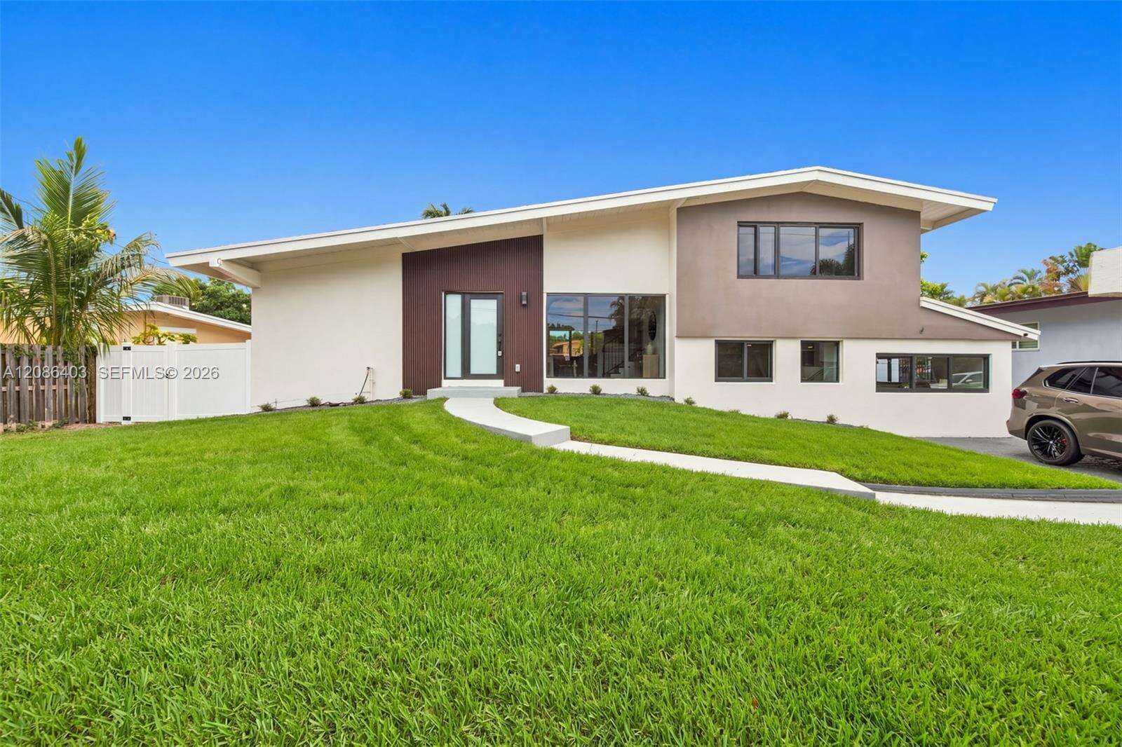 2412 Sugarloaf Ln, Fort Lauderdale, FL 33312 - For Sale photo 2