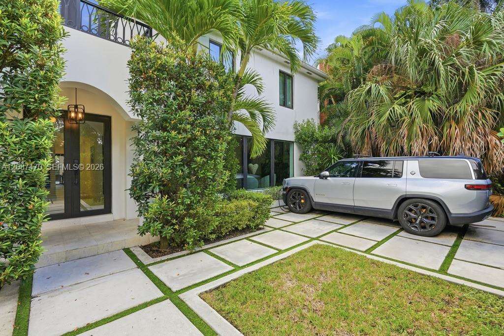 2225 Meridian Ave, Miami Beach, FL 33139 - For Sale photo 2