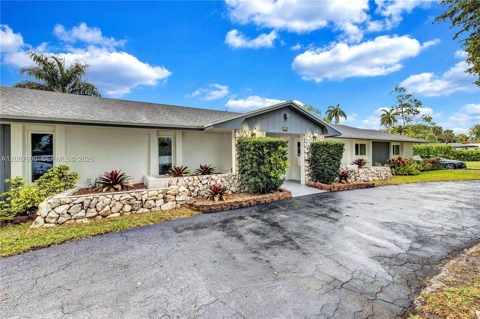 3211 Calle Largo Dr, Hollywood, FL 33021 - For Sale photo 3