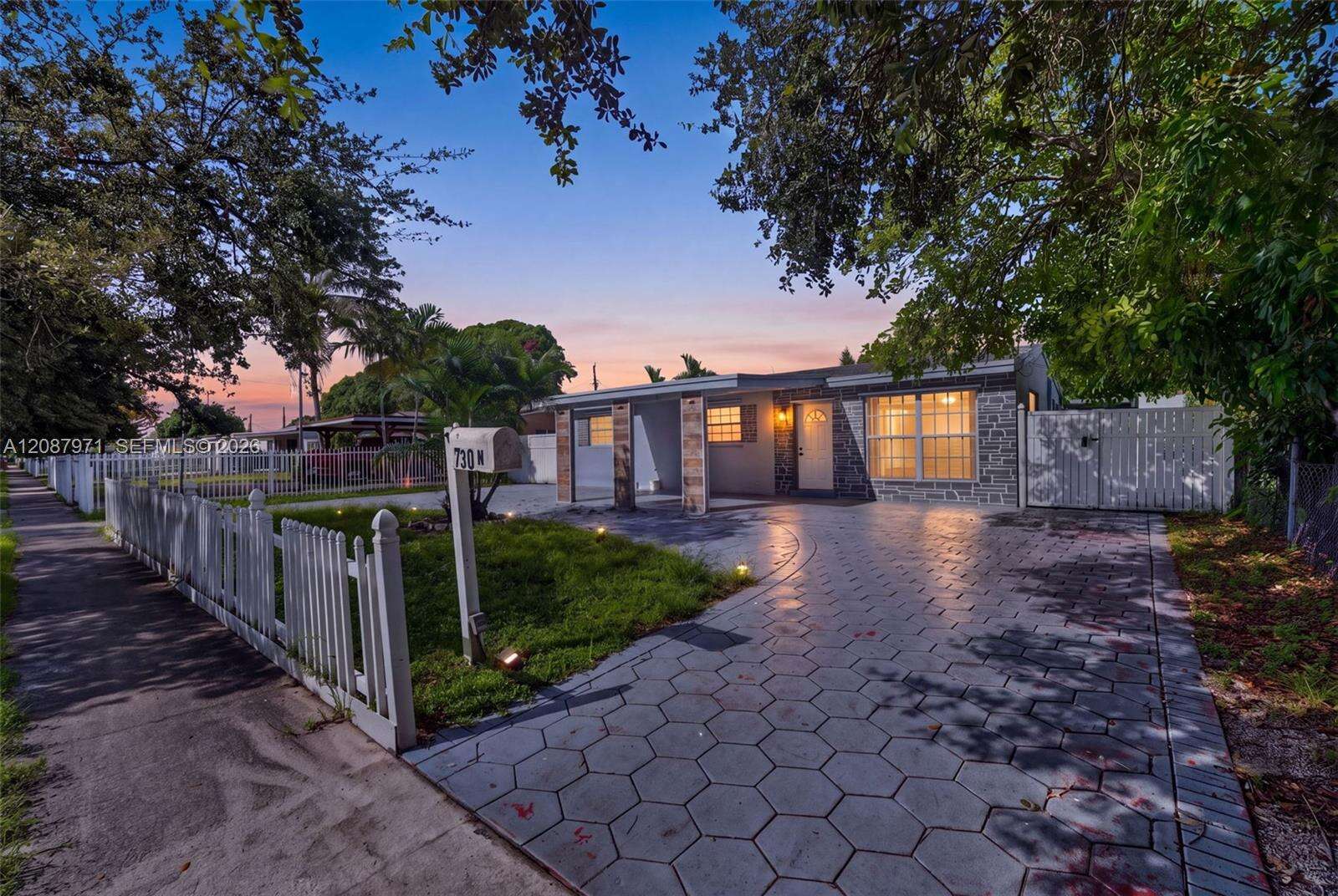 730 64th Ave, Hollywood, FL 33024 - For Sale photo 2