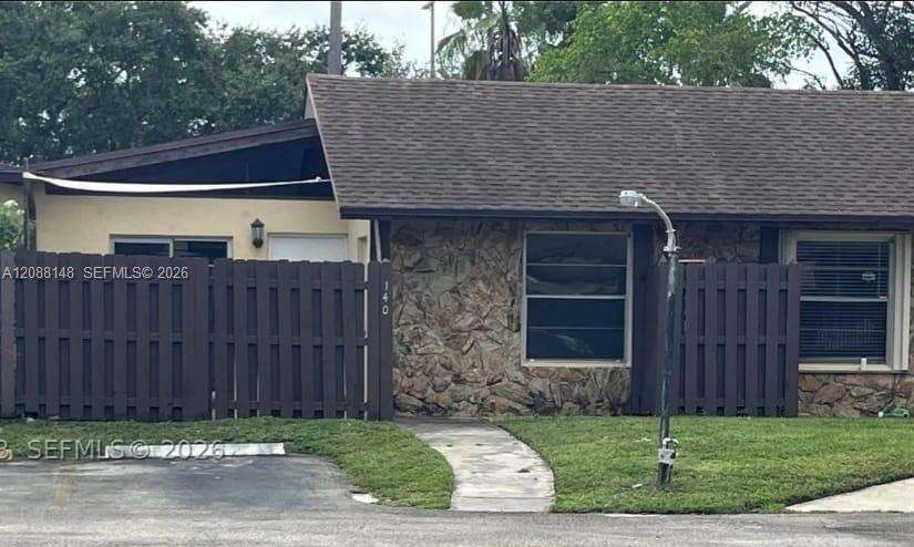 140 Fox Rd, Hollywood, FL 33024 - For Sale photo 2