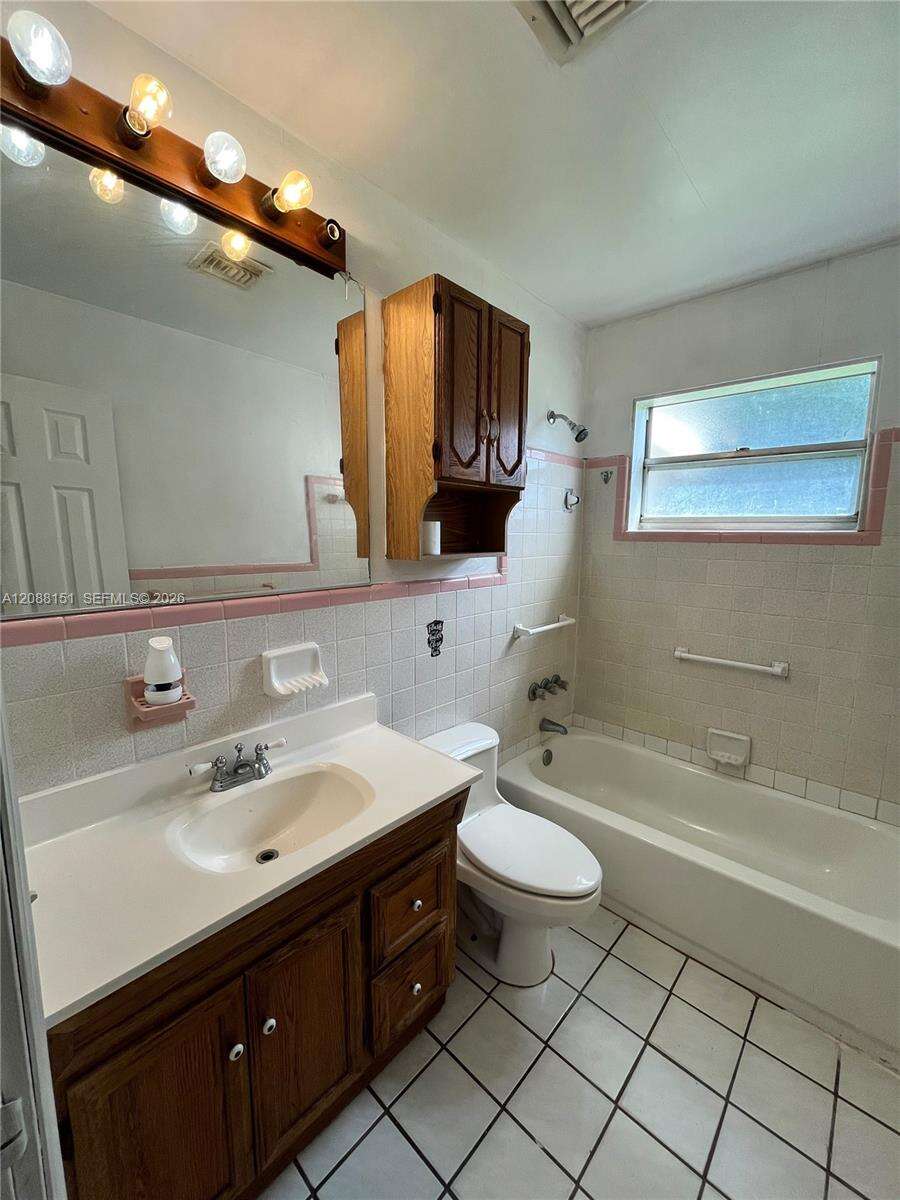 371 67th Ter, Pembroke Pines, FL 33023 - For Sale photo 18