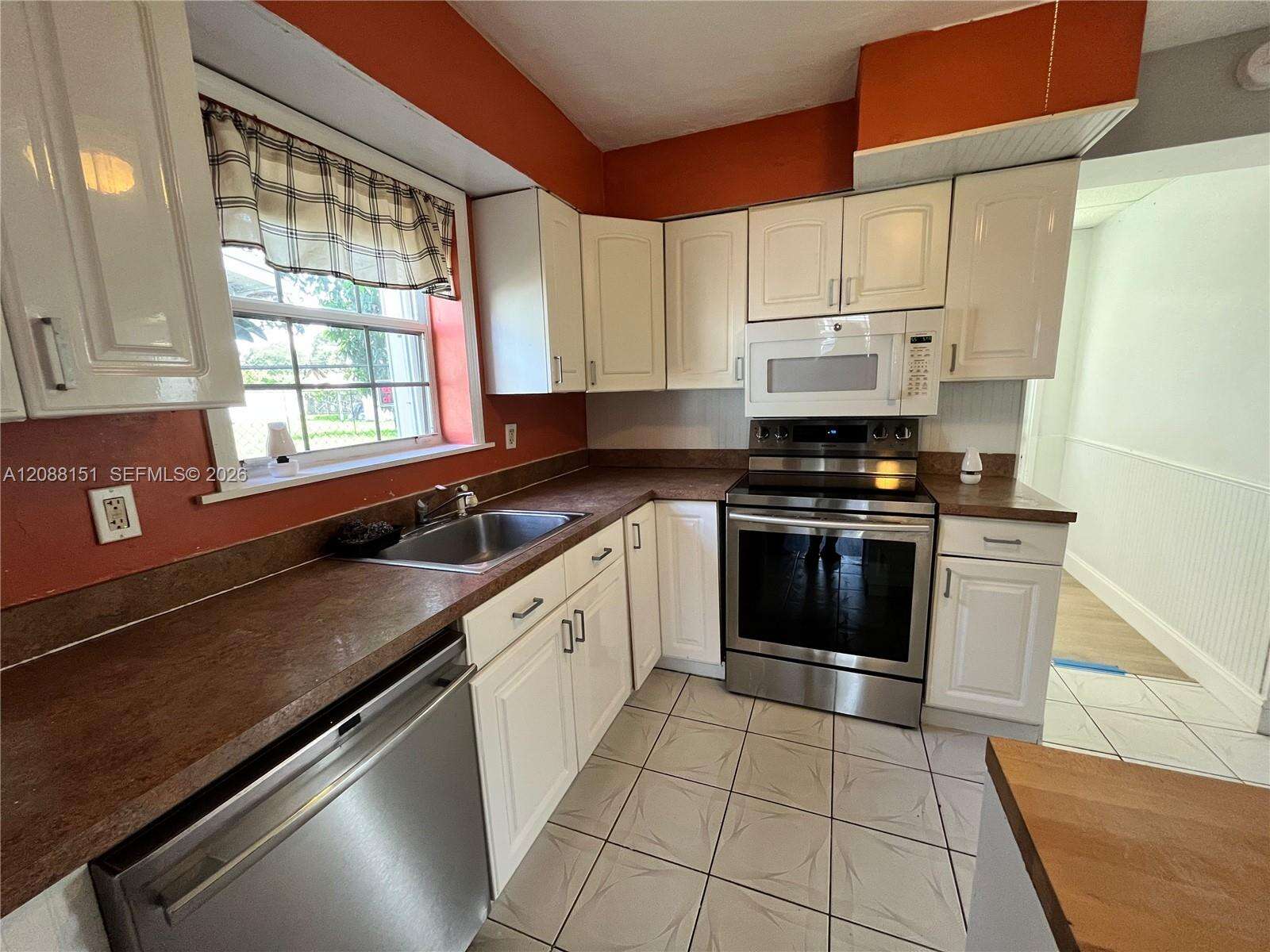 371 67th Ter, Pembroke Pines, FL 33023 - For Sale photo 3