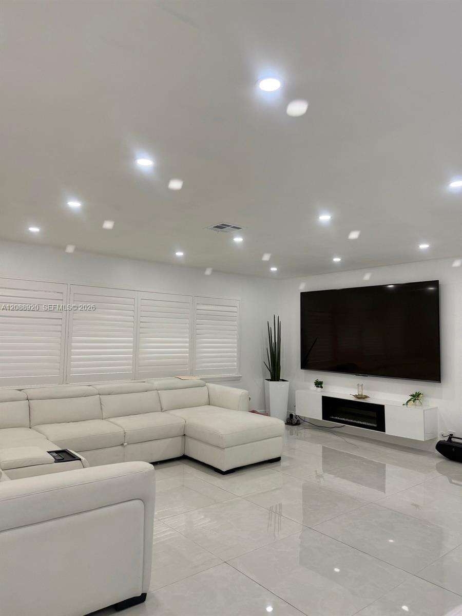 1401 122nd Ave, Pembroke Pines, FL 33026 - For Sale photo 4