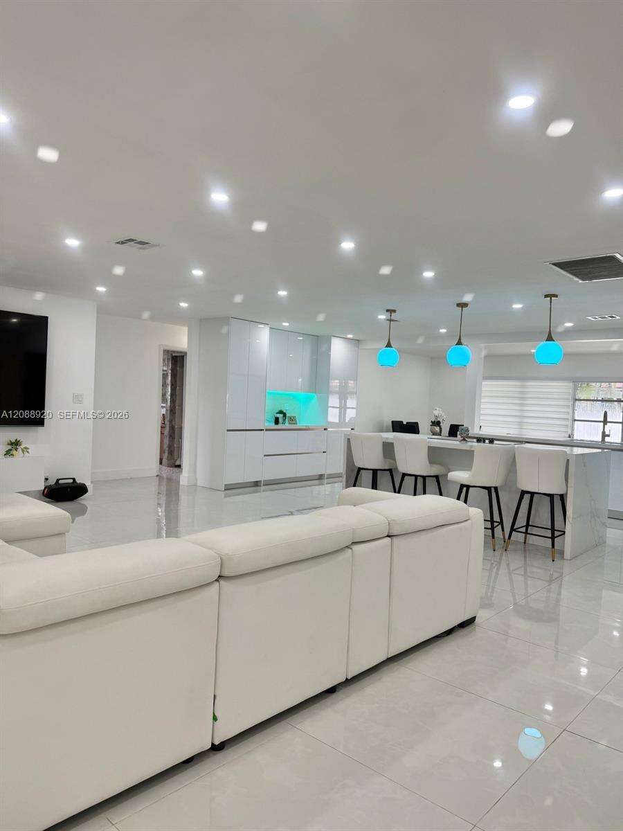 1401 122nd Ave, Pembroke Pines, FL 33026 - For Sale photo 5